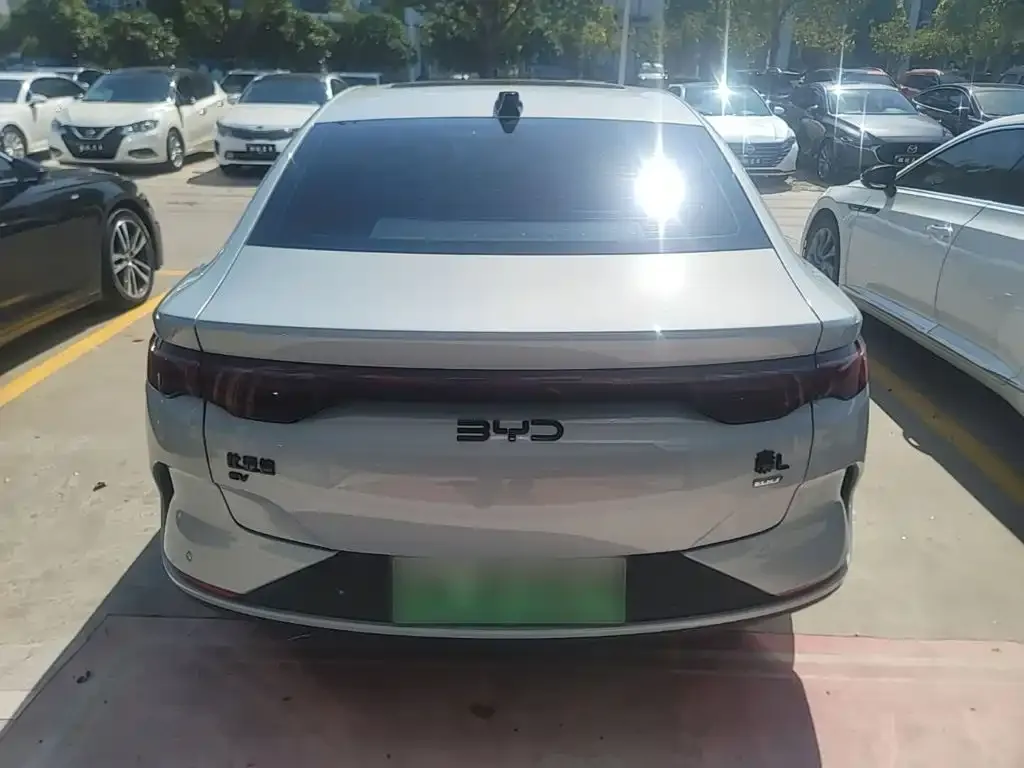 BYD Qin L EV 545KM Superior 2025 — фото 6
