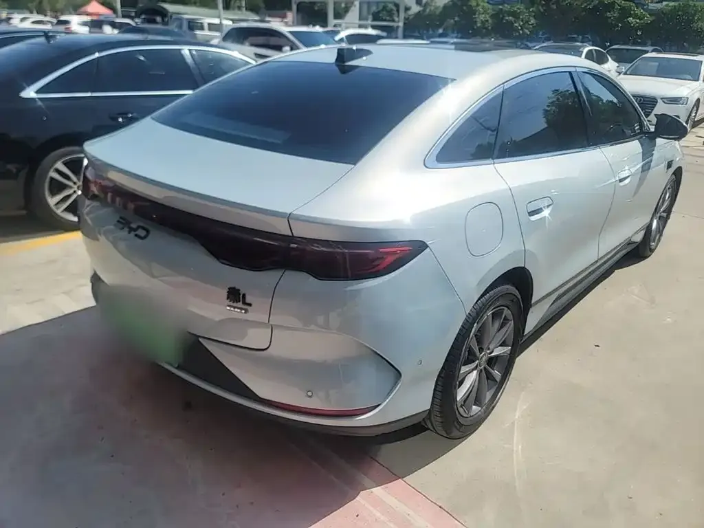 BYD Qin L EV 545KM Superior 2025 — фото 7