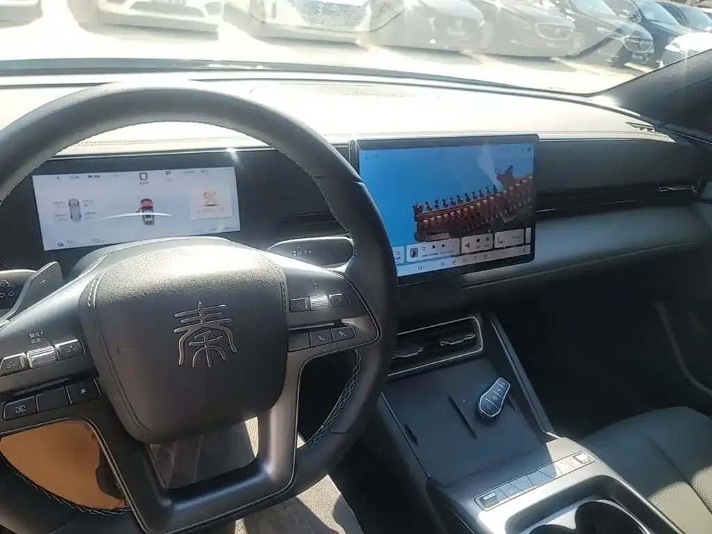 BYD Qin L EV 545KM Superior 2025 — фото 10