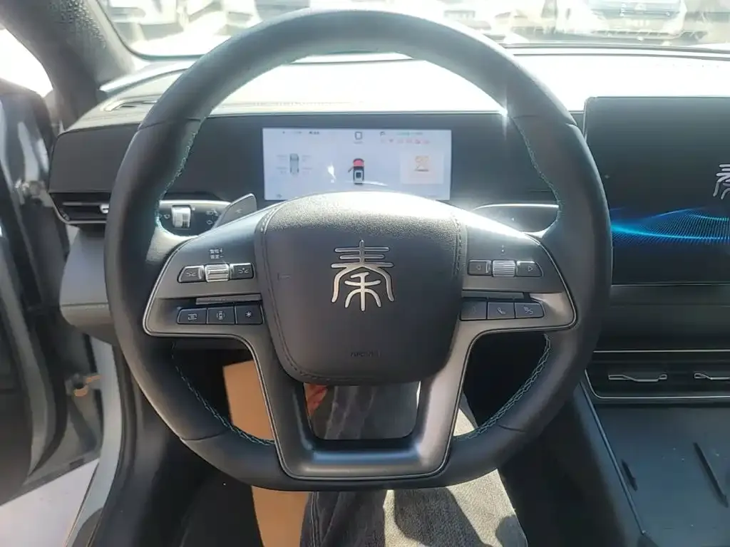 BYD Qin L EV 545KM Superior 2025 — фото 11