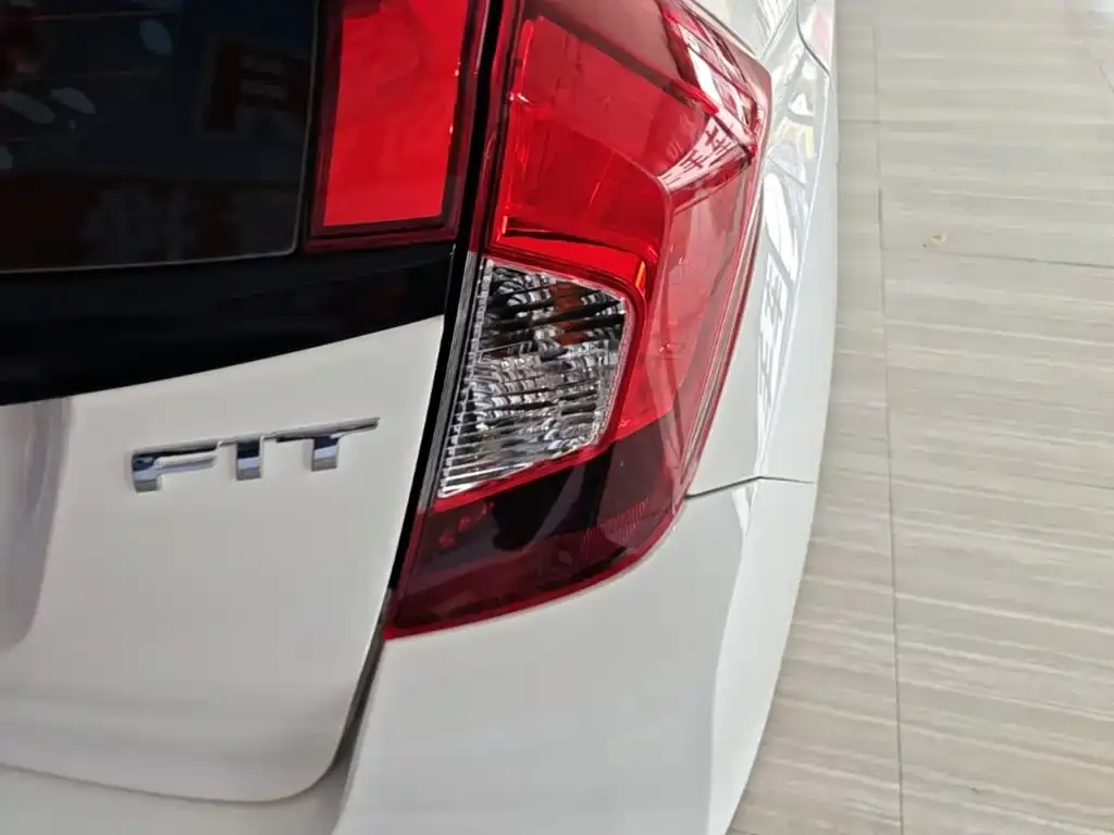 Honda Fit 1.5L CVT Comfort Edition 2019 — фото 8