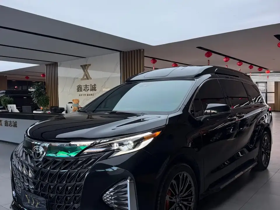 Toyota Granvia 2.5L Hybrid Luxury 2025