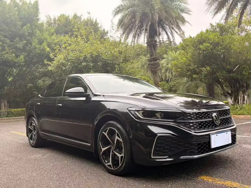 Volkswagen Passat 330TSI Starlight Elite Edition 2024