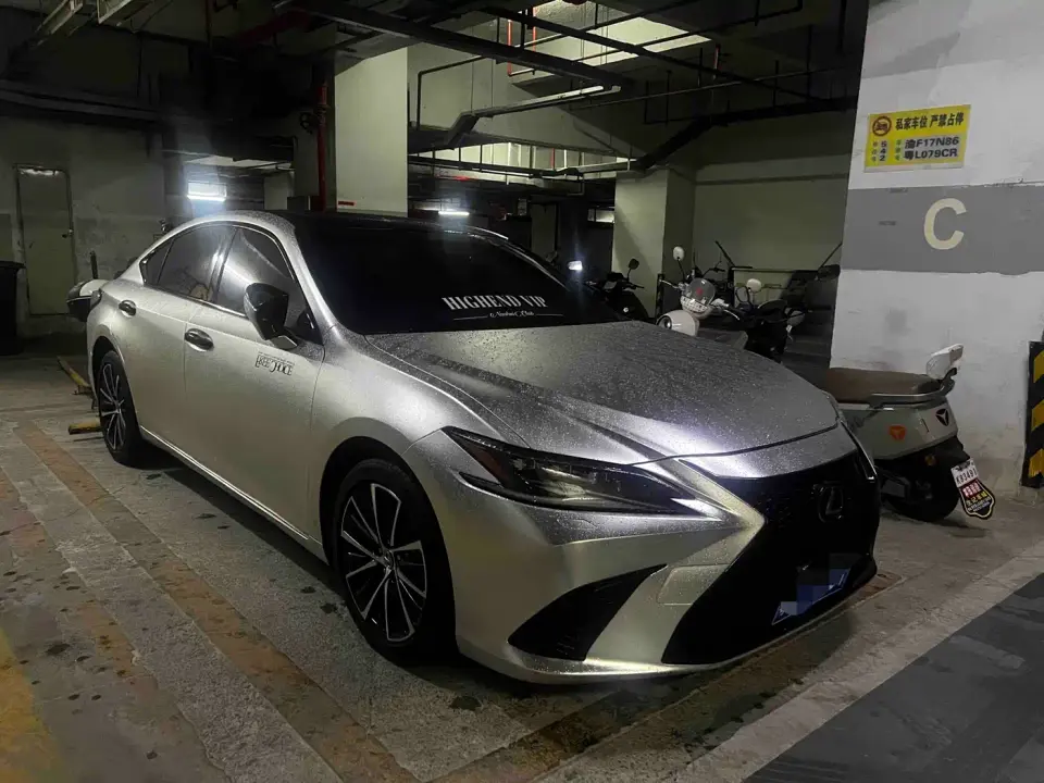 Lexus ES 300h Ultimate Edition 2022