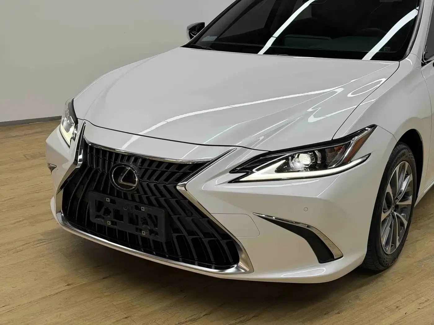 Lexus ES 200 Excellence Edition 2022 — фото 4