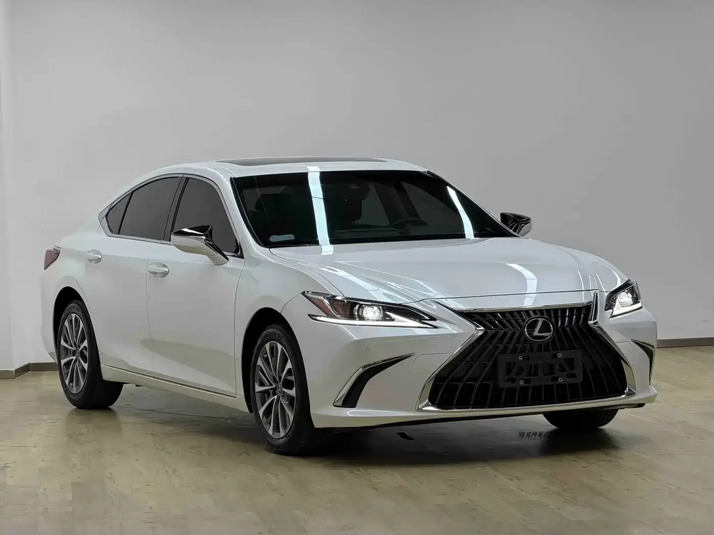Lexus ES 200 Excellence Edition 2022 — фото 3