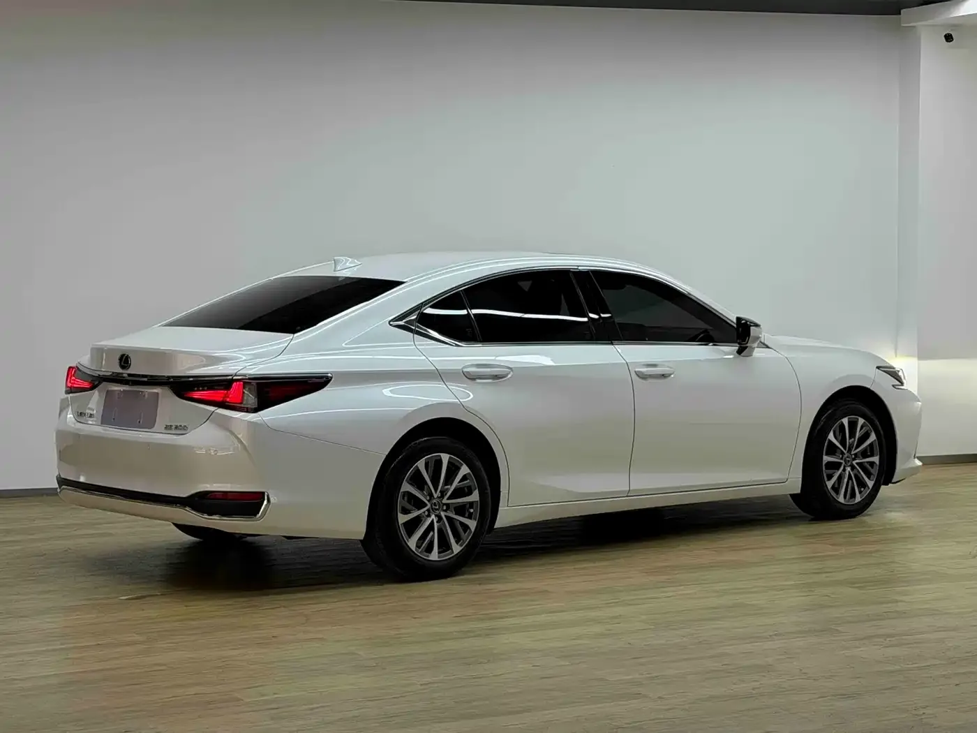 Lexus ES 200 Excellence Edition 2022 — фото 28