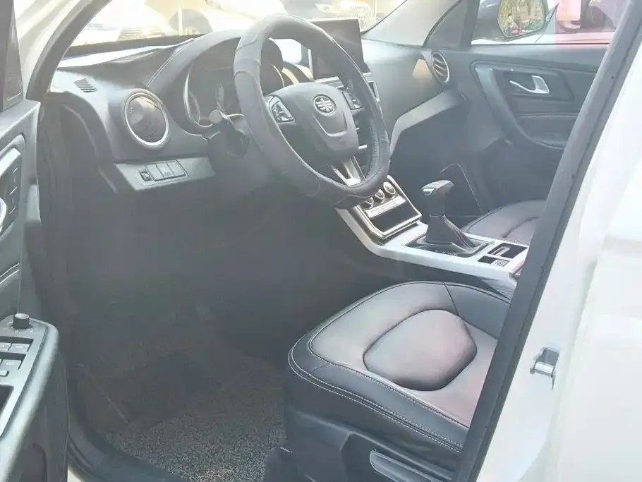 Besturn X40 1.6L Auto Luxury Type China V 2020 — фото 9