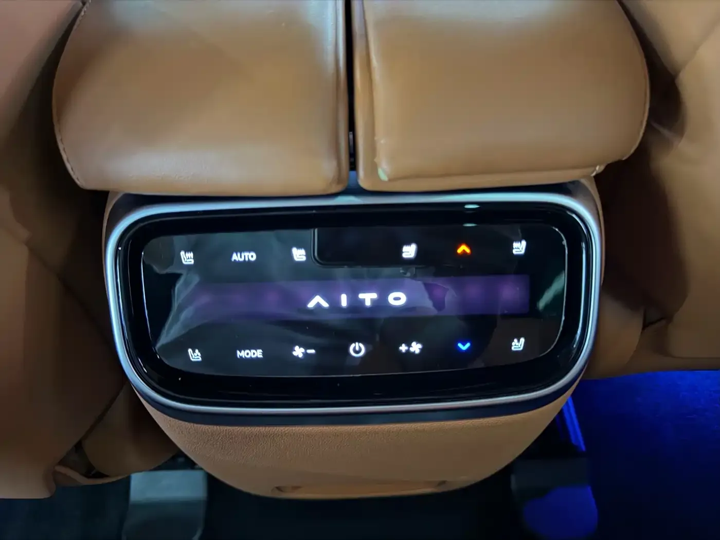 AITO Wenjie AITO M7 1.5T Smart Drive 4WD Ultra 5-seater 2024 — фото 17
