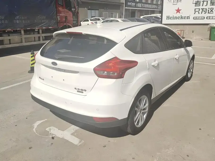 Ford Focus Hatchback Classic EcoBoost 125 Automatic Super Trend Smart Edition 2019 — фото 3