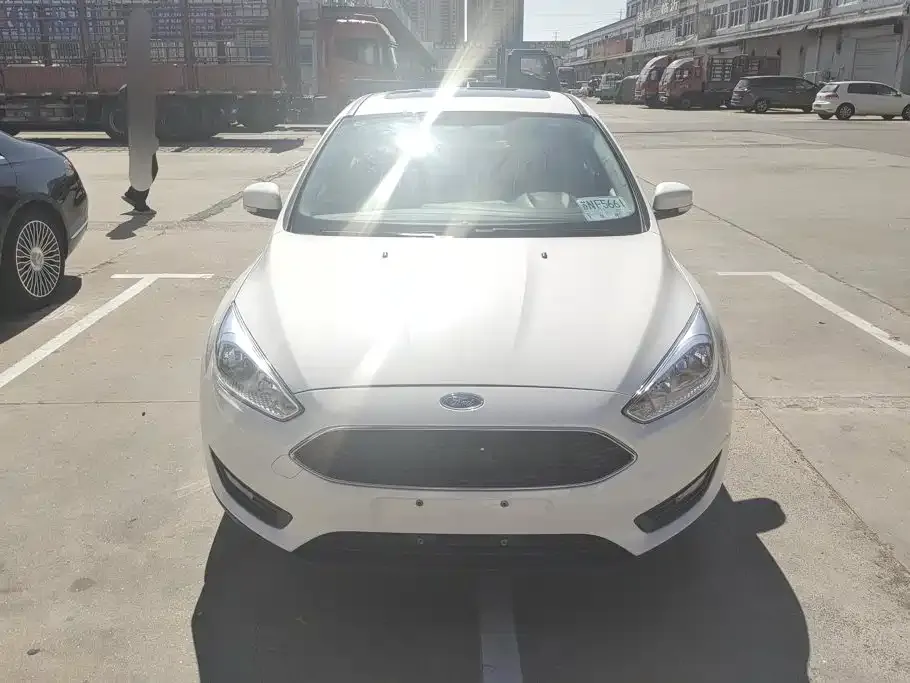 Ford Focus Hatchback Classic EcoBoost 125 Automatic Super Trend Smart Edition 2019 — фото 2