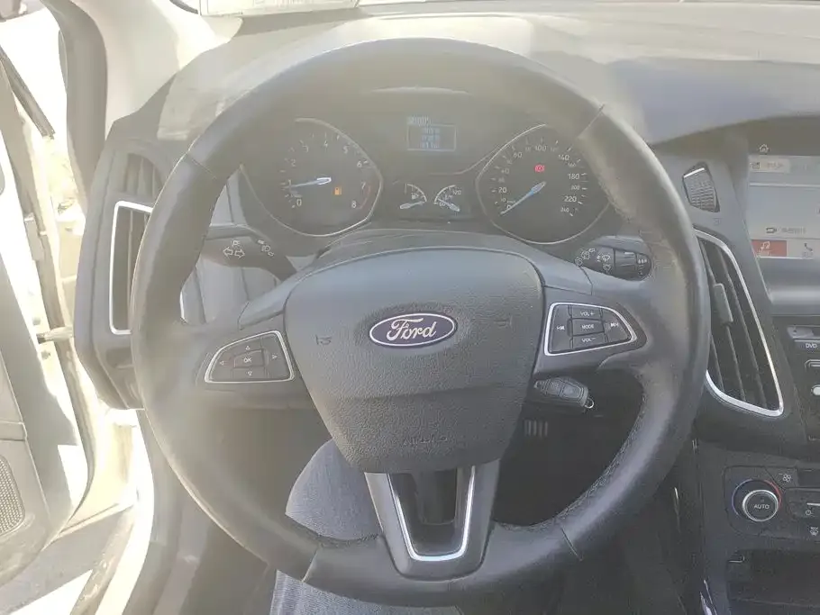 Ford Focus Hatchback Classic EcoBoost 125 Automatic Super Trend Smart Edition 2019 — фото 15