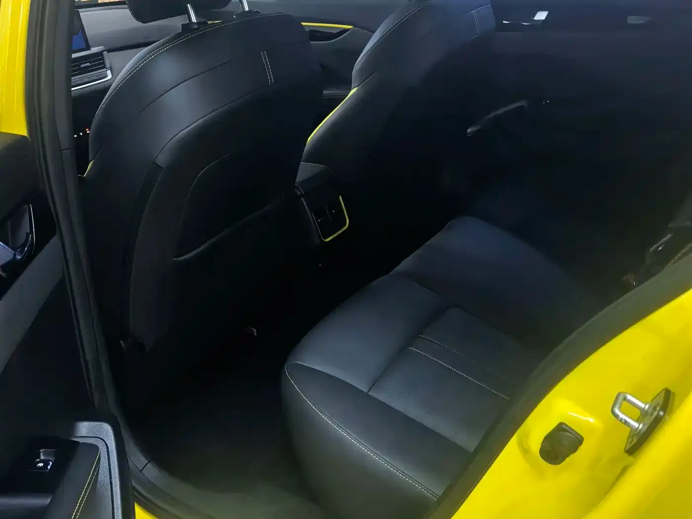 Dongfeng Aeolus Yixuan 230T Auto Light-Chasing Knight Edition 2022 — фото 4