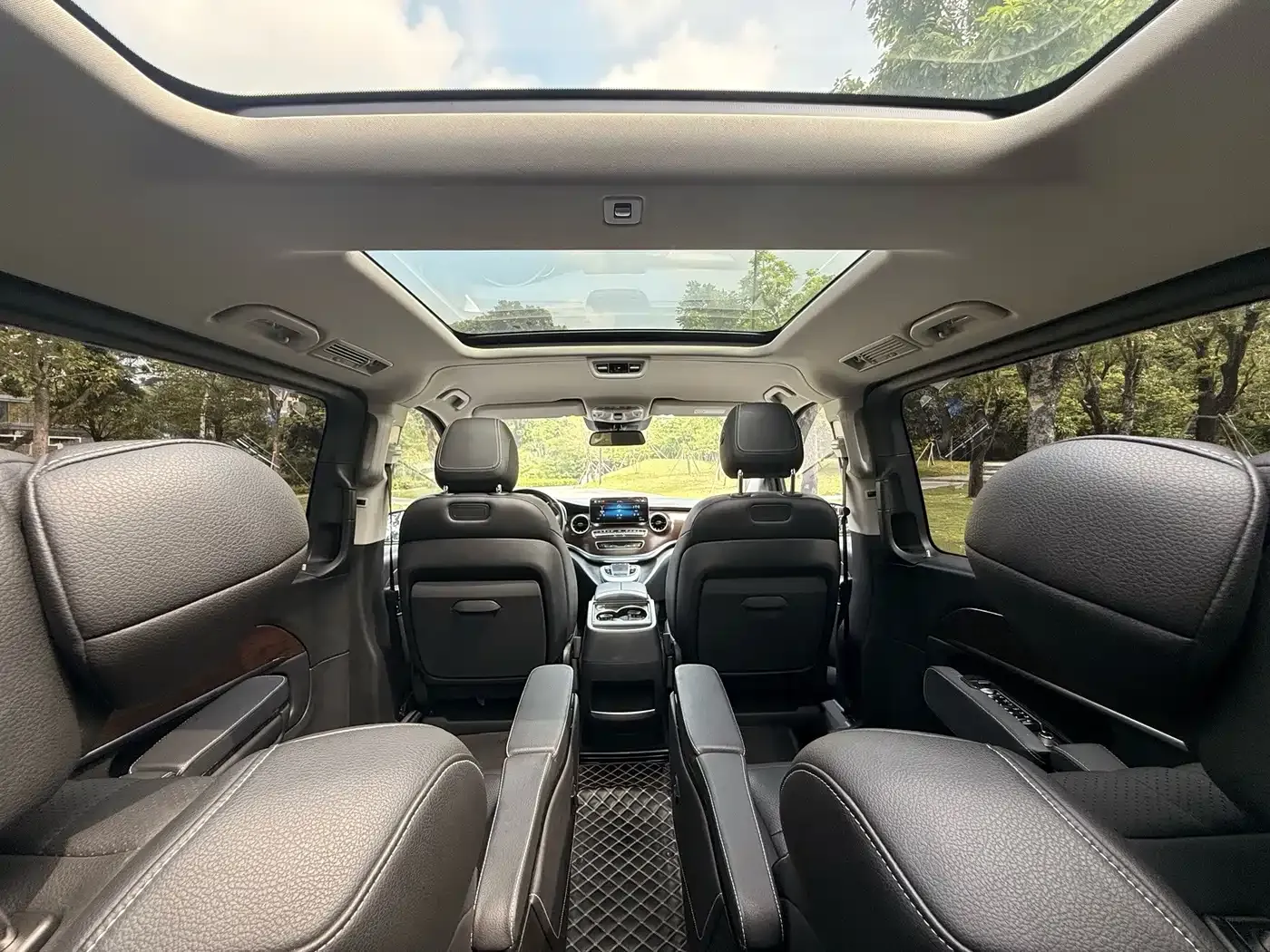 Mercedes-Benz V-Class V 260 Pilot Edition 2022 — фото 6