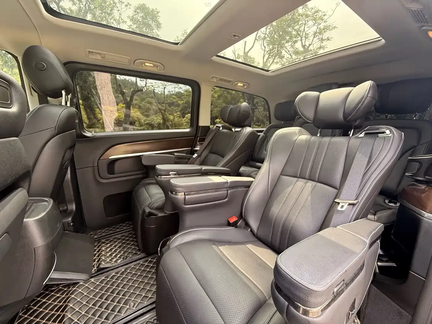 Mercedes-Benz V-Class V 260 Pilot Edition 2022 — фото 7