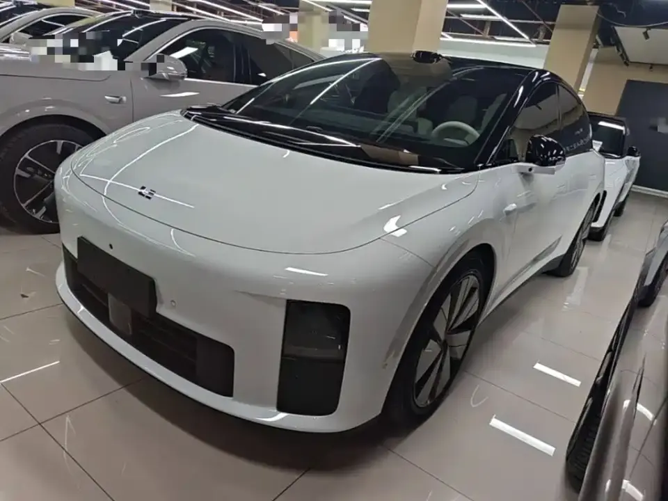 Li Auto i6 4WD Base Model 2025