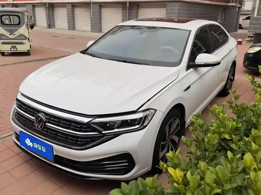 Volkswagen Sagitar 300TSI DSG Surpassing Edition 2024