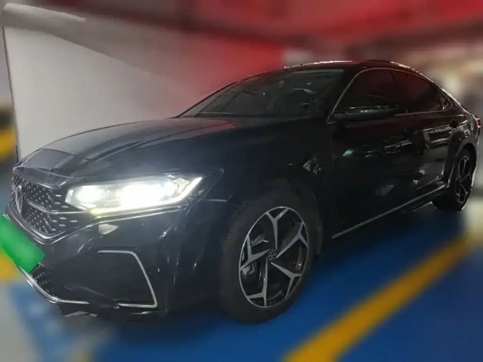 Volkswagen Passat 330TSI Starlight Elite Edition 2022