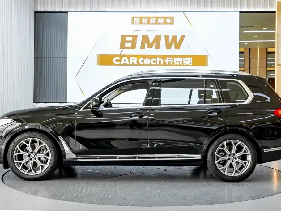BMW X7 xDrive40i Leading Luxury Package 2022 — фото 3