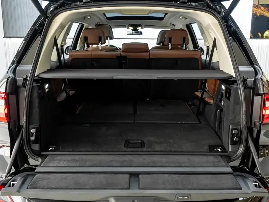 BMW X7 xDrive40i Leading Luxury Package 2022 — фото 12