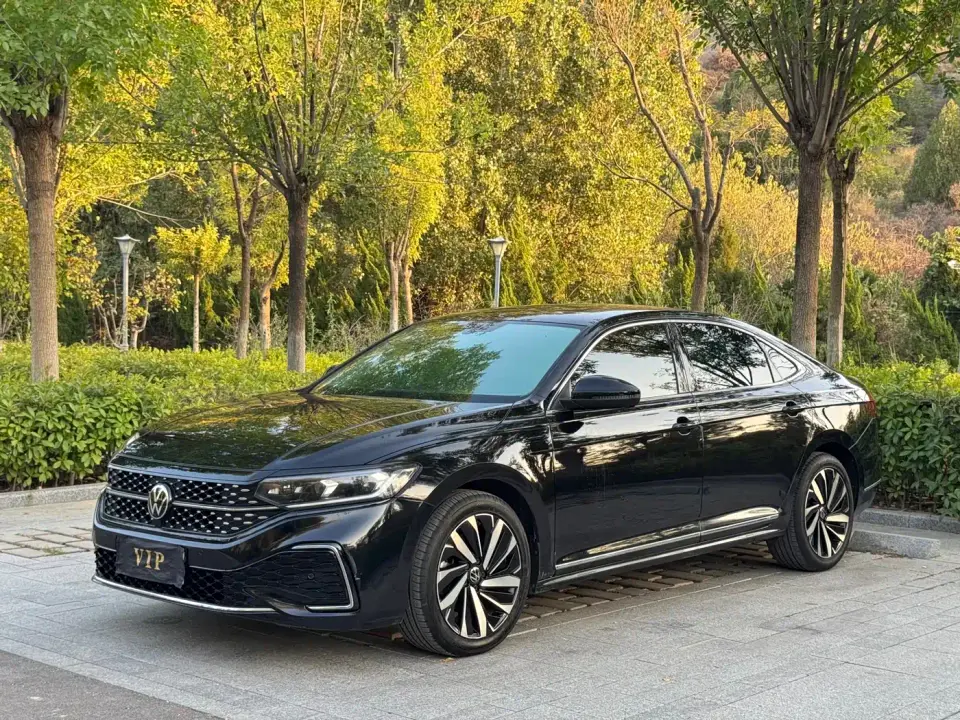 Volkswagen Passat 330TSI Starlight Elite Edition 2022