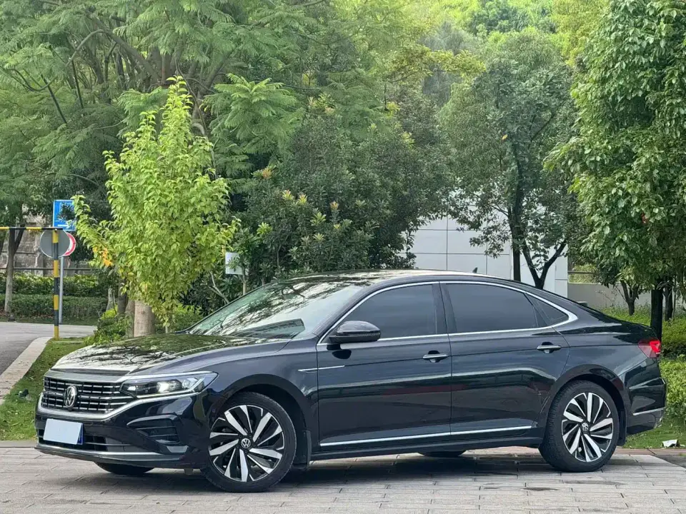 Volkswagen Passat 330TSI Starlight Elite Edition 2022