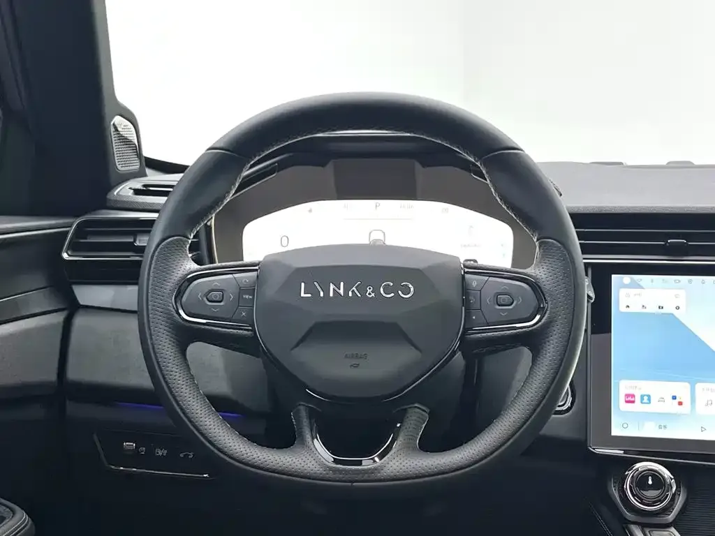 Lynk & Co 01 EM-P 1.5TD EM-P PM 2023 — фото 14
