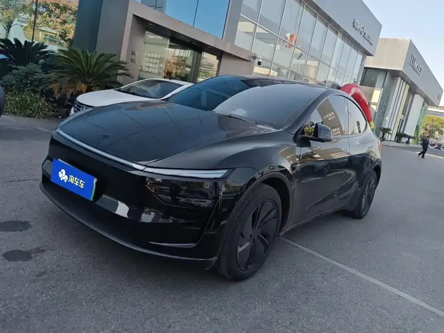 Tesla Model Y Rear-Wheel Drive 2026