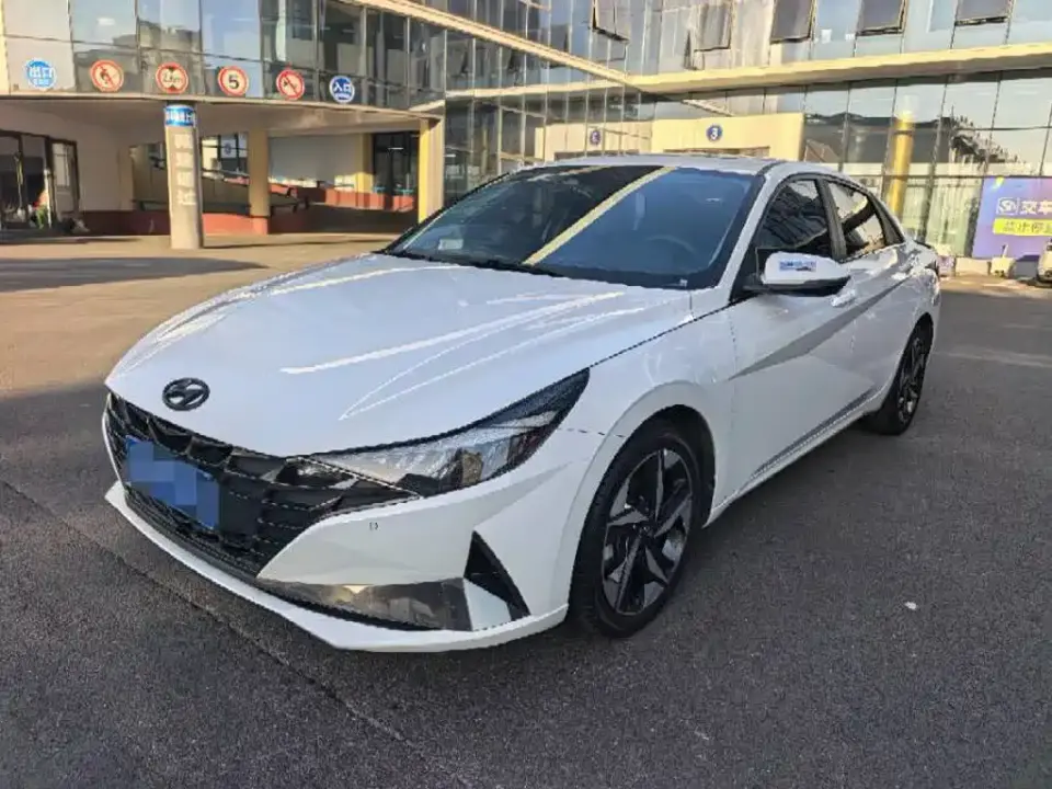 Hyundai Elantra 1.5L CVT LUX Premium Edition 2021