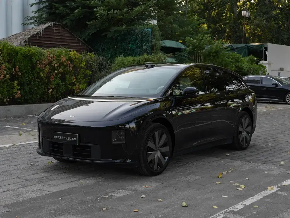 Li Auto i6 4WD Base Model 2025