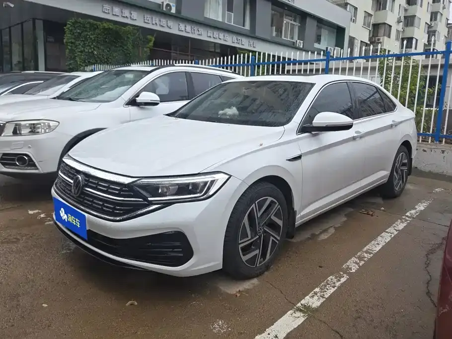 Volkswagen Sagitar 300TSI DSG Surpassing Edition 2024