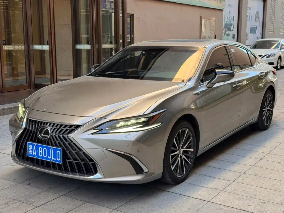 Lexus ES 300h Ultimate Edition 2024