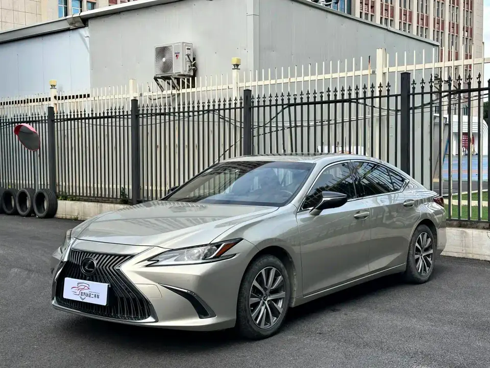 Lexus ES 200 Excellence 2019
