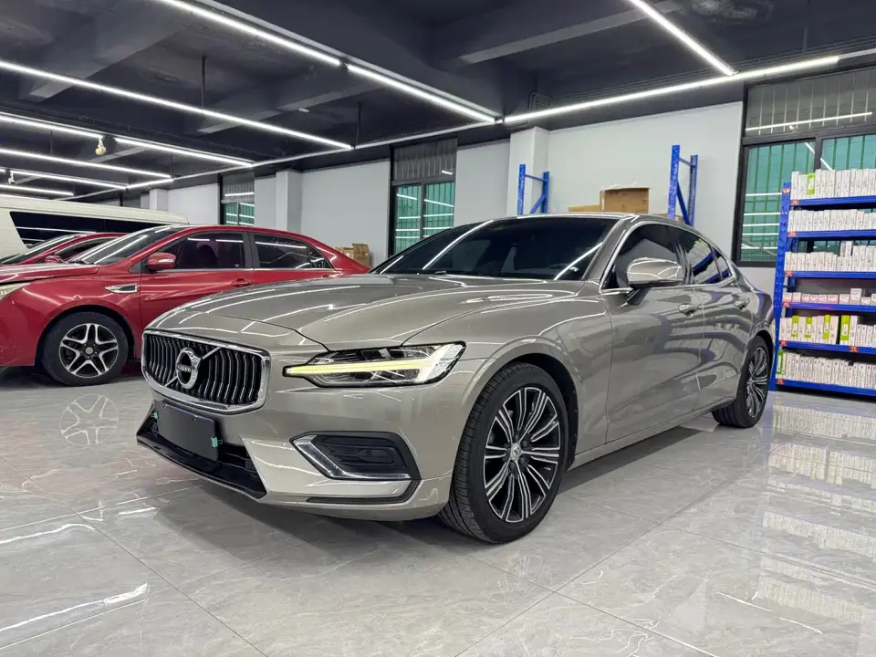 Volvo S60 T4 Momentum Luxury Edition 2019