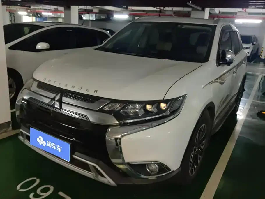 Mitsubishi Outlander 2.4L 4WD Luxury 7-seater 2020