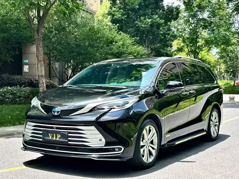 Toyota Sienna 2.5L Hybrid Premium Edition 2023