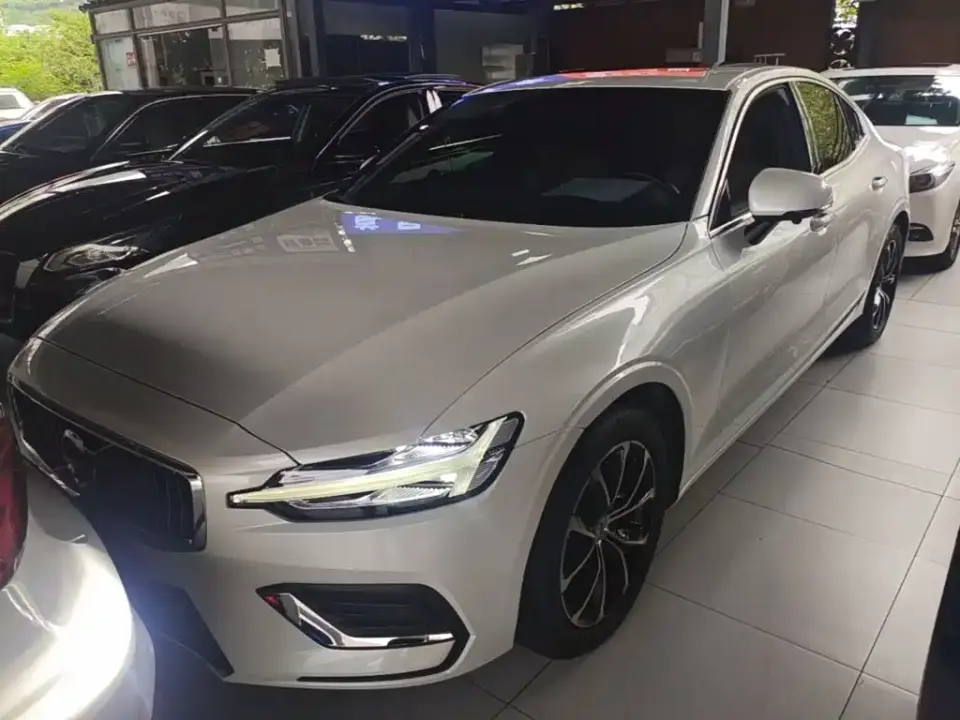 Volvo S60 B4 Smart Comfort Luxury Edition 2022