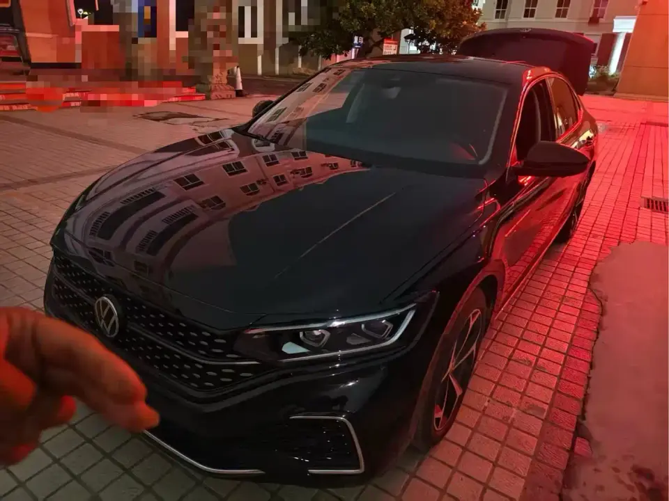Volkswagen Passat Outstanding 380TSI Starlight Dragon Glory Edition 2024
