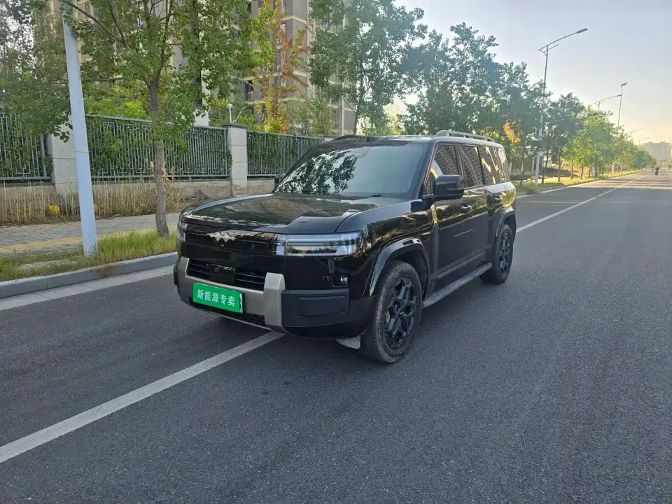 Fangchengbao Titanium 7 AWD Base Model 2025