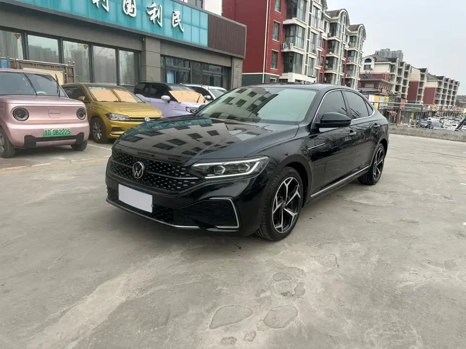 Volkswagen Passat Facelift 330TSI Starlight Luxury Edition 2023