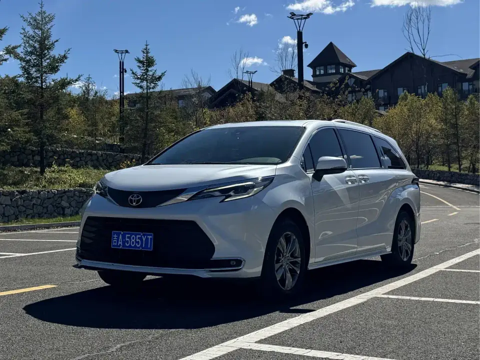Toyota Sienna Model 2.5L Hybrid 2WD Comfort Edition 2026