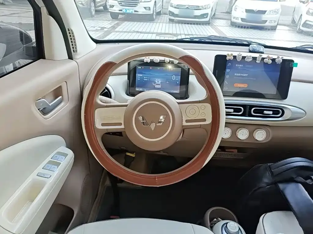 Wuling Motors Hongguang MINIEV 4-Door Premium Edition 2025 — фото 11