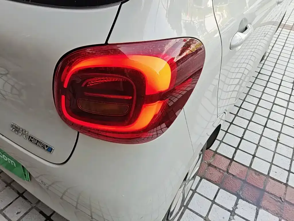 Wuling Motors Hongguang MINIEV 4-Door Premium Edition 2025 — фото 8