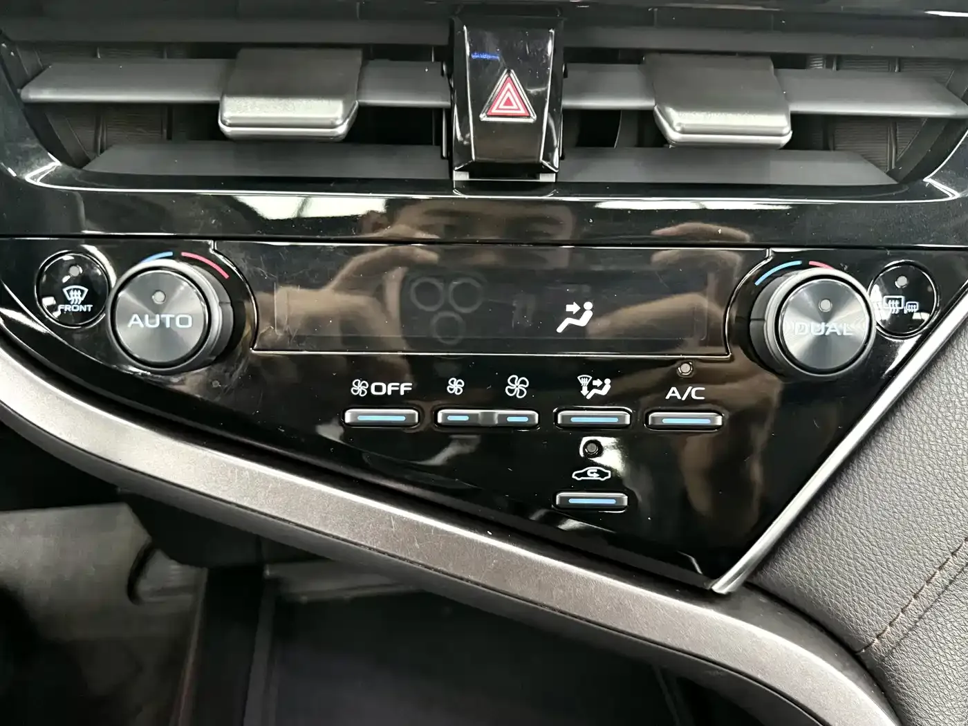 Toyota Camry Hybrid 2.5HG Luxury Edition 2022 — фото 12