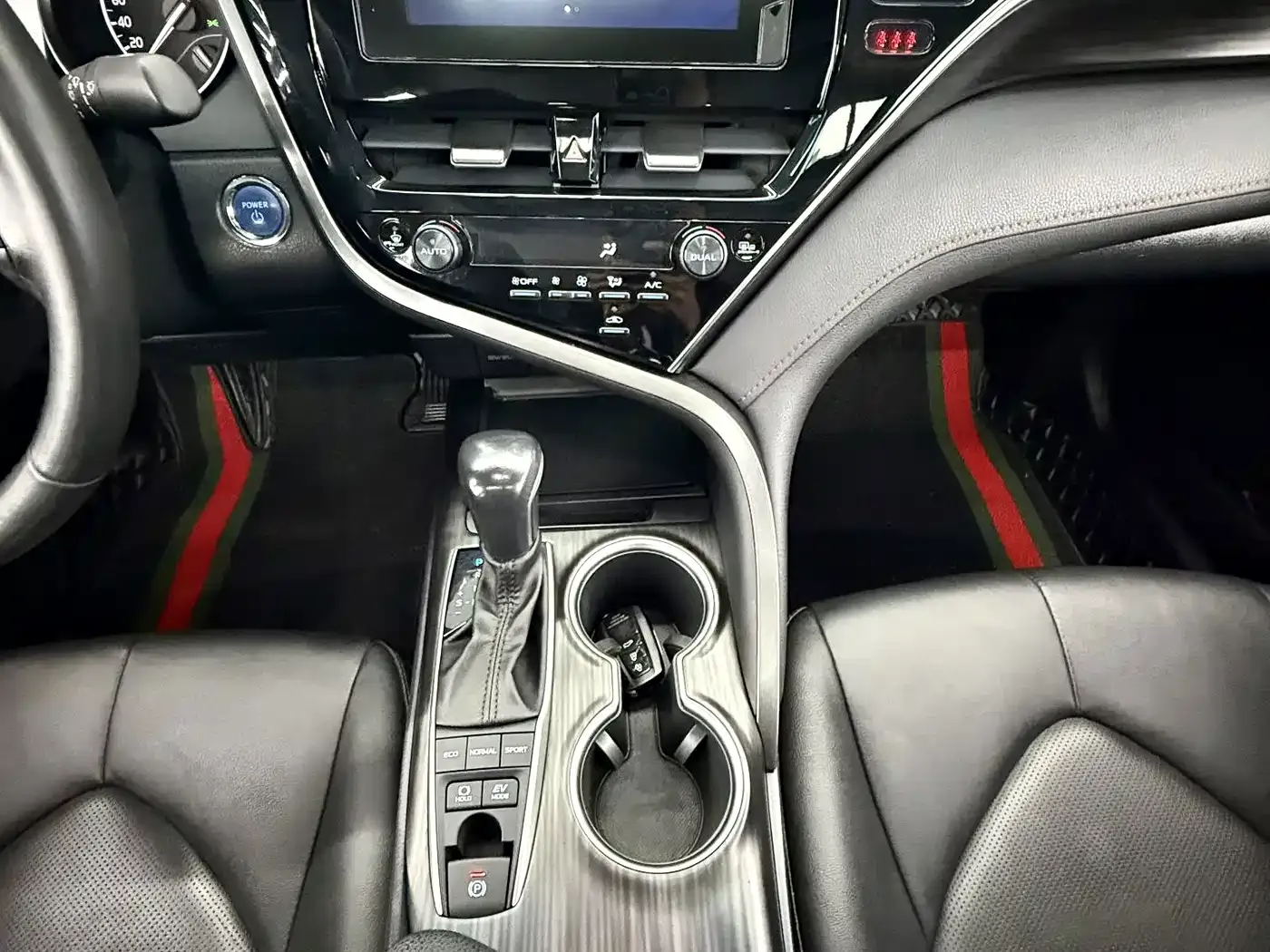 Toyota Camry Hybrid 2.5HG Luxury Edition 2022 — фото 7
