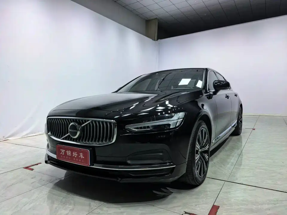 Volvo S90 B5 Momentum Luxury Edition 2022