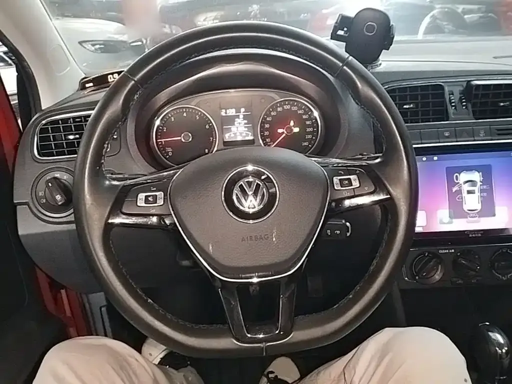 Volkswagen Polo 1.5L Auto Comfort 2019 — фото 11