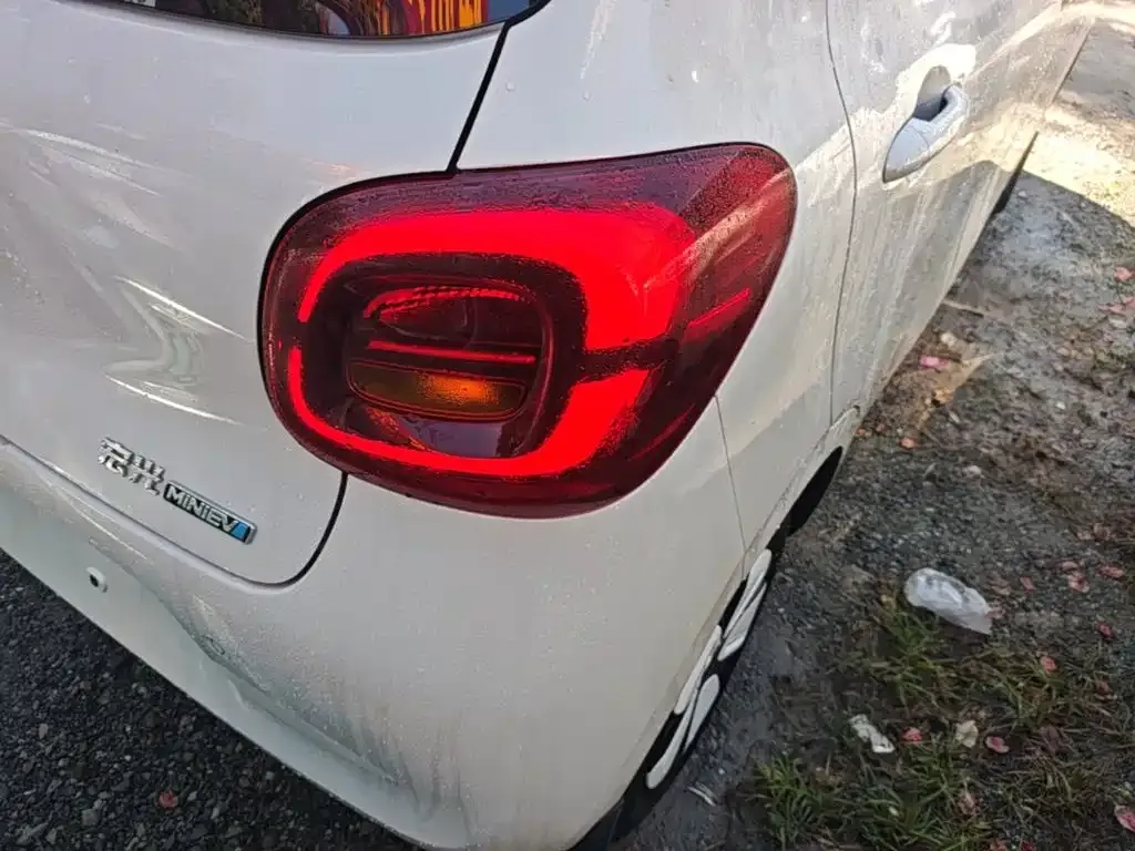 Wuling Motors Hongguang MINIEV 4-Door Premium+ Edition 2025 — фото 8