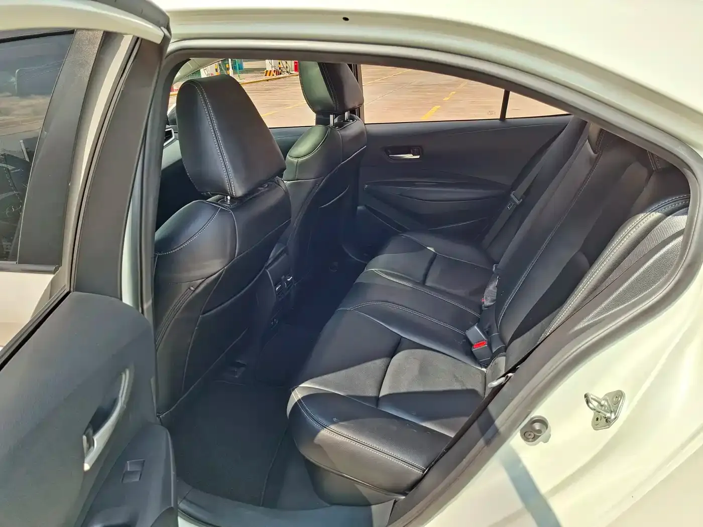 Toyota Corolla Hybrid 1.8L E-CVT GL-i Elite Edition 2020 — фото 13