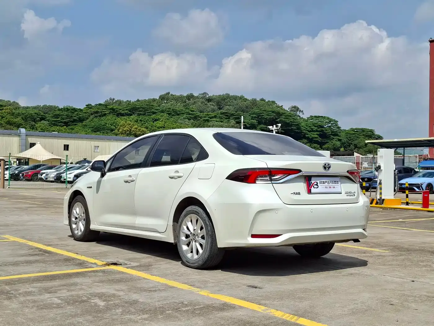 Toyota Corolla Hybrid 1.8L E-CVT GL-i Elite Edition 2020 — фото 6